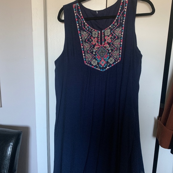 Dress - Picture 1 of 2